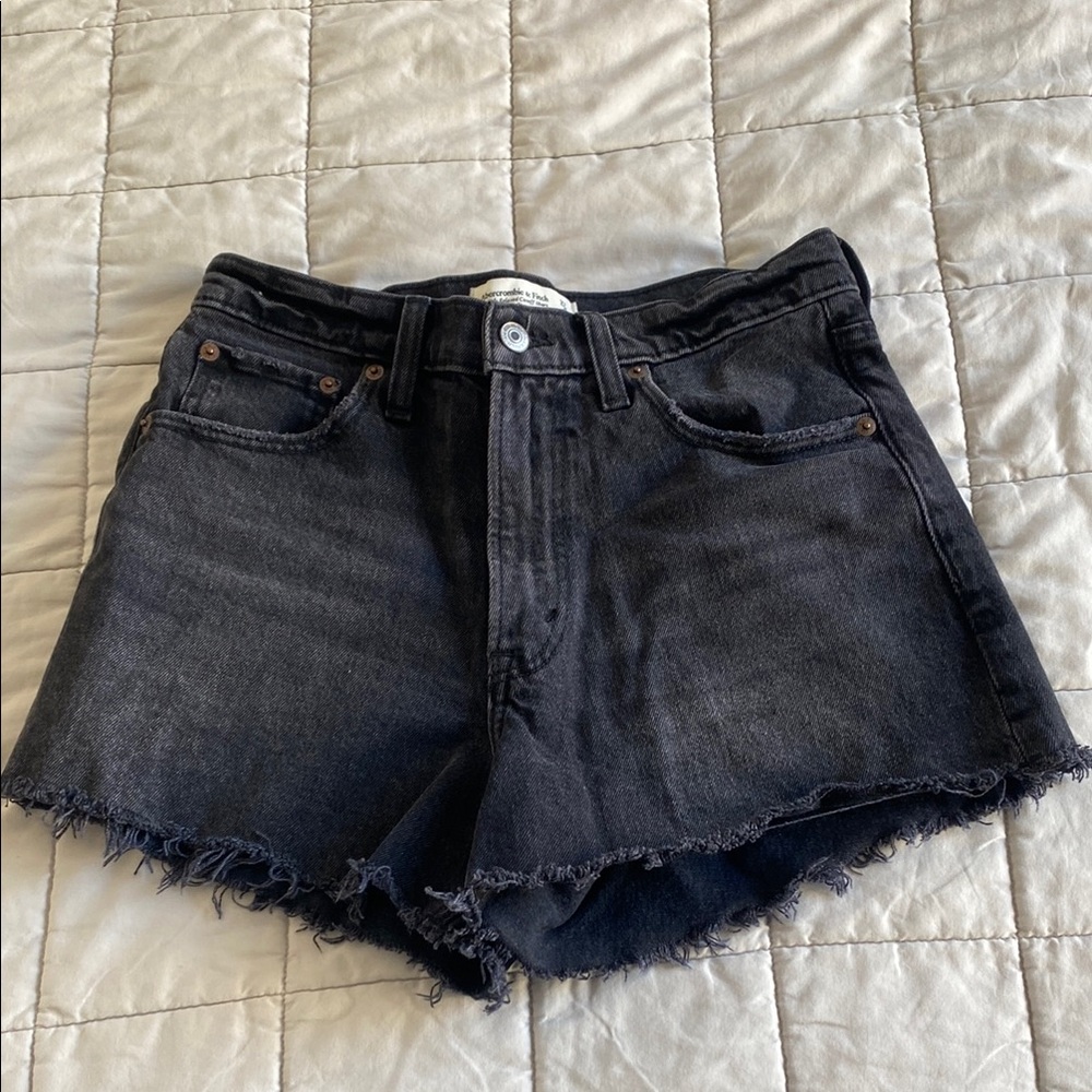 Abercrombie 90’s Relaxed Cutoff Shorts
